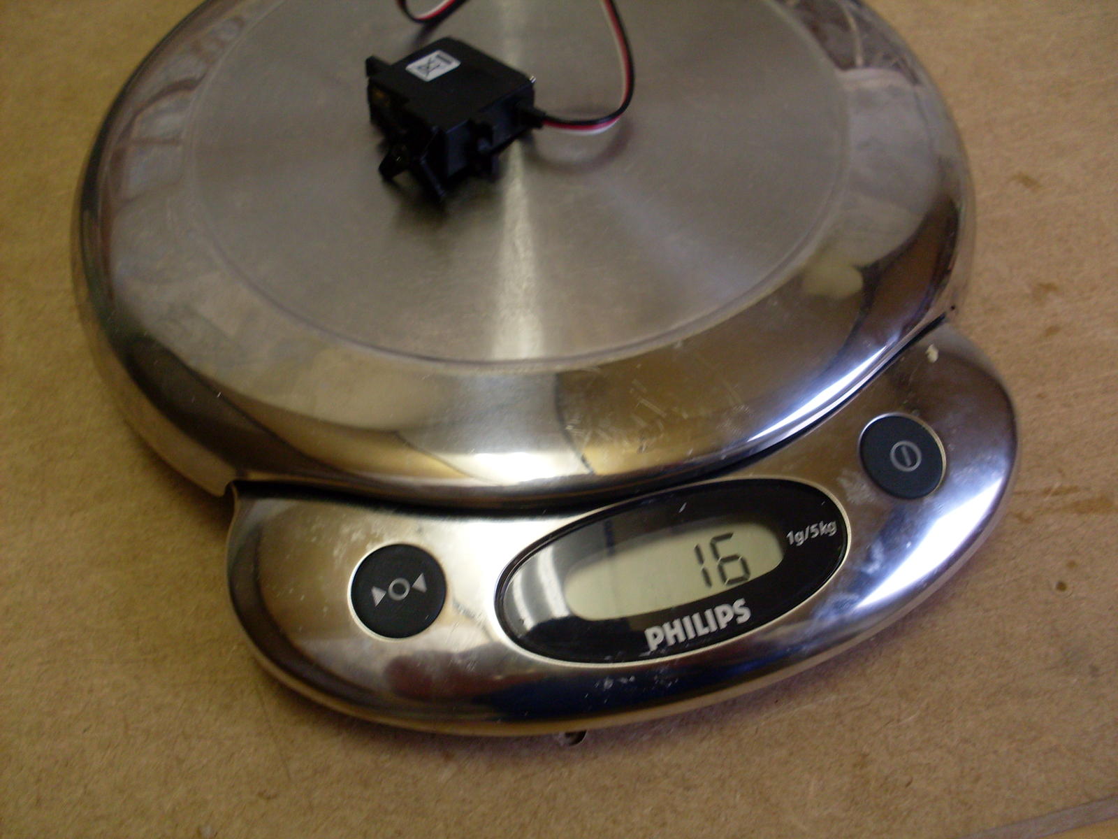 a5378779-86-Aileron%20servo.jpg