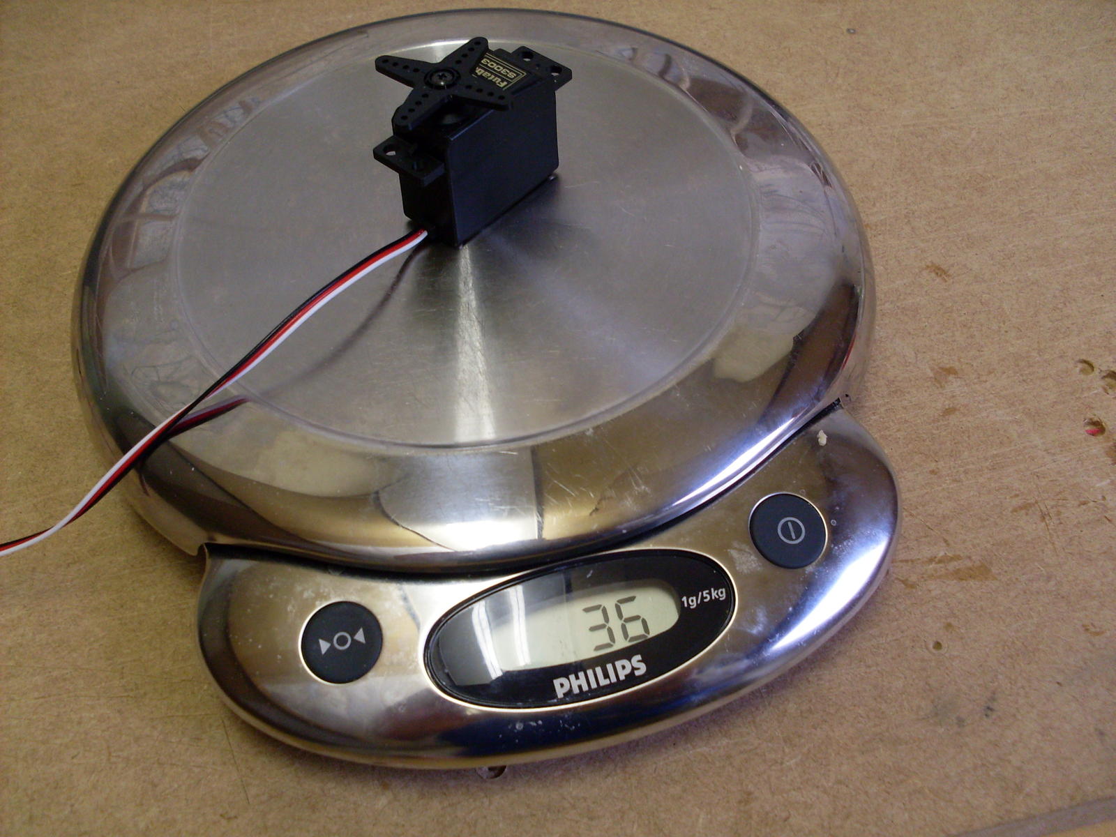 a5378780-103-Rudder-elevator%20servo.jpg
