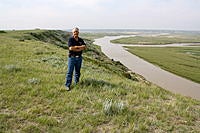 Name: .jpg
Views: 20
Size: 299.3 KB
Description: Taken a few years ago at Williston, ND. The view is looking south above the Missouri River. The top of the river bluff where I'm standing is several hundred feet above the river.
