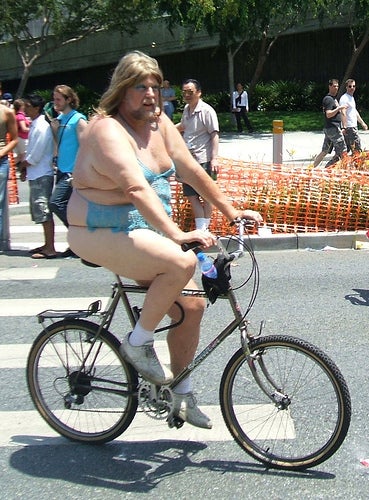 a5402051-139-Fat-Girl-Guy-riding-bike-in-Atlantic-City.jpg.scaled500.jpg