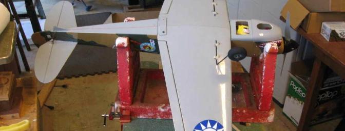 Rugged landing gear fit into slots and a hole in the gear mounts and are retained with nylon straps.