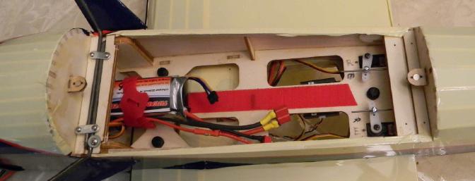 The battery hatch. At the rear are rudder and elevator servos, inserted from the other side of the hatch base and easy to reach for adjustments.