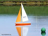 Name: SeptemberRegatta2012 008R.jpg
Views: 22
Size: 75.7 KB
Description: Scott's V-32 rounding the mark.