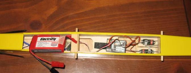 Standard receiver installation in the glider. Note the antennas are parallel - the worst orientation and used for testing only. No glitches or bumps encountered.