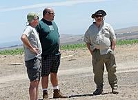 Name: DSC_1450_DxO.jpg
Views: 103
Size: 215.7 KB
Description: Tom, Andrew and Creg (bobbyjack) discuss slope conditions.