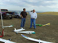 Name: Los Banos 10-15-10 003.jpg
Views: 469
Size: 84.0 KB
Description: Tim Candee and some more of the SBSS guys came out to meet us on Saturday, bringing more gliders.